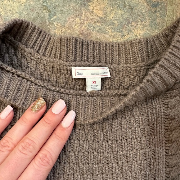 gap design & crafted taupe long sleeve women’s sweater - Picture 3 of 5